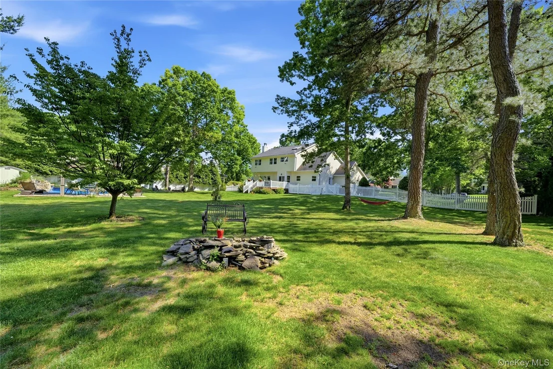 Photo of 9 Ridgefield Drive