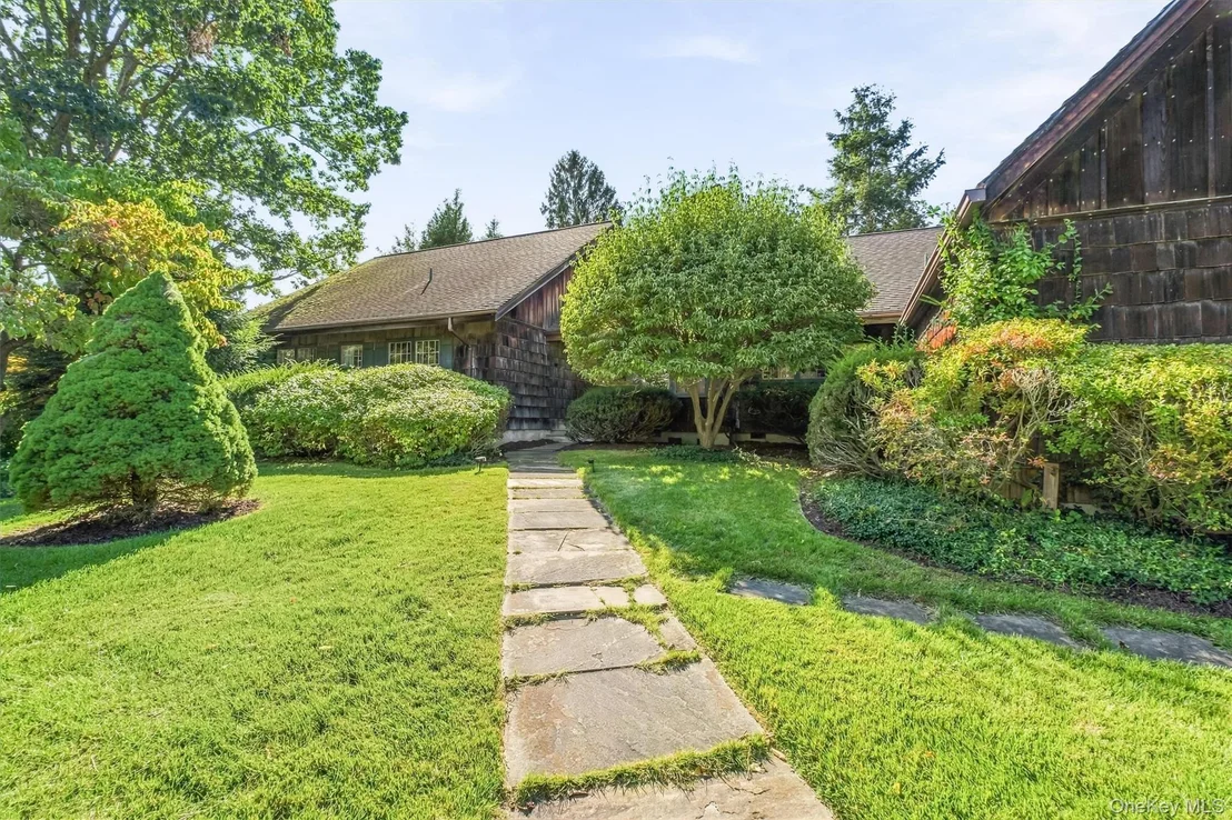 Photo of 17 Whitehouse Avenue
