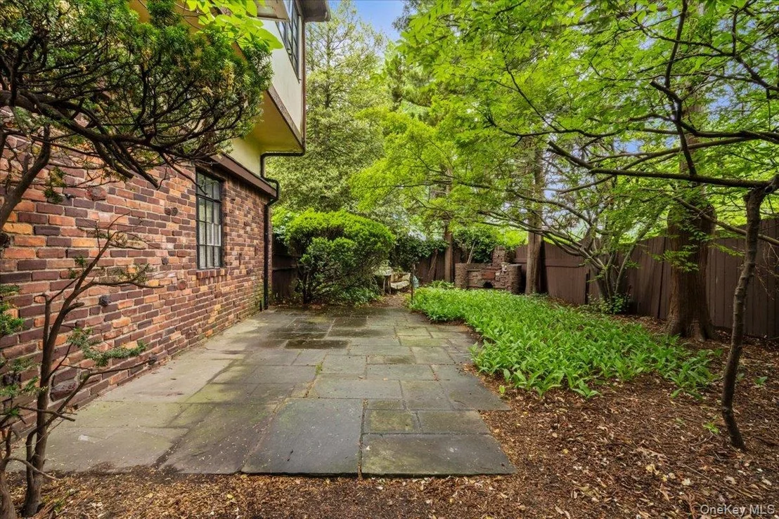 Photo of 32-29 Parsons Boulevard