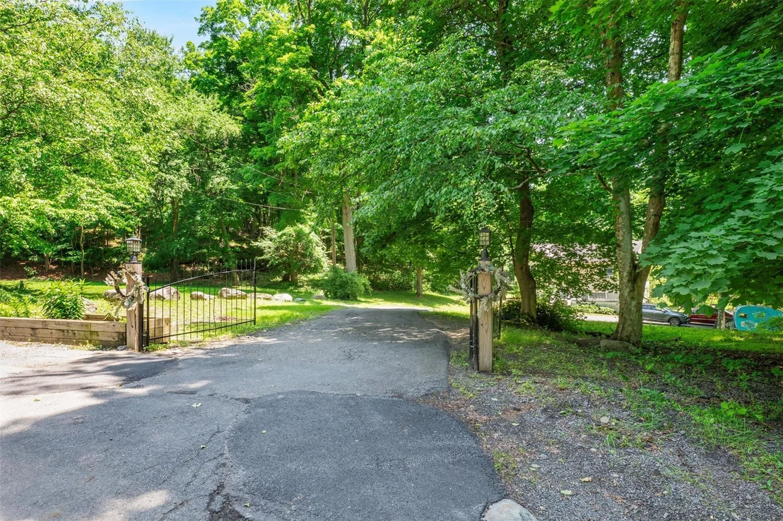 Photo of 307 Oak Lane