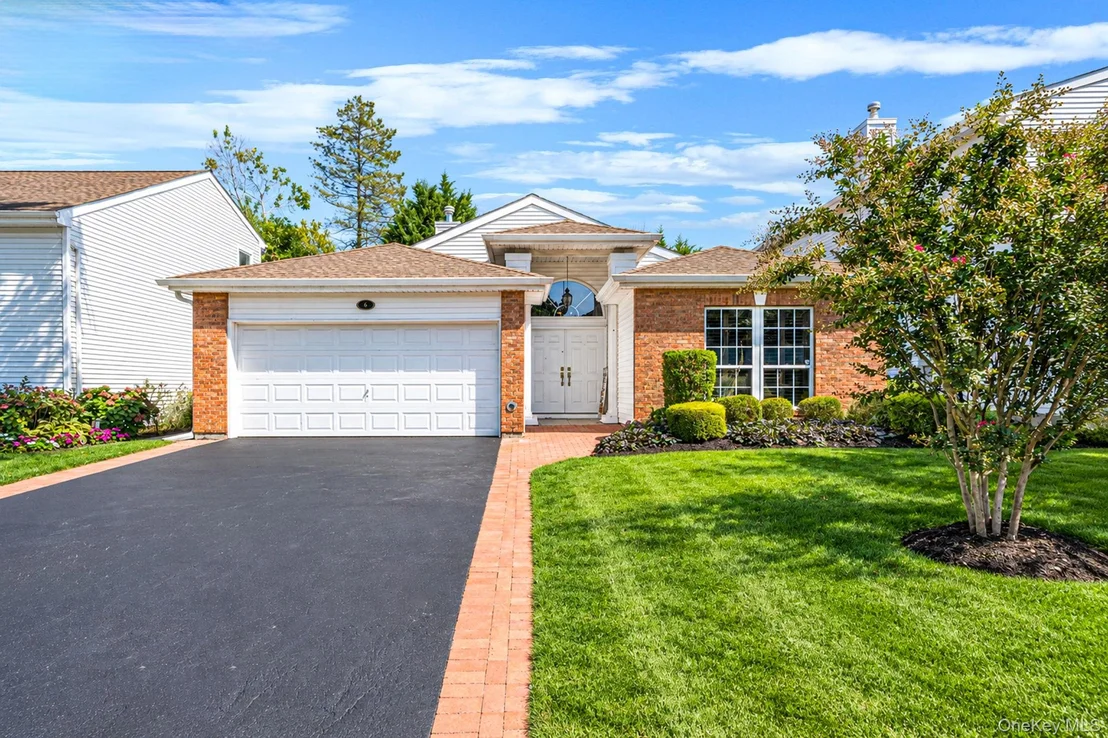 Photo of 6 Hamlet Drive