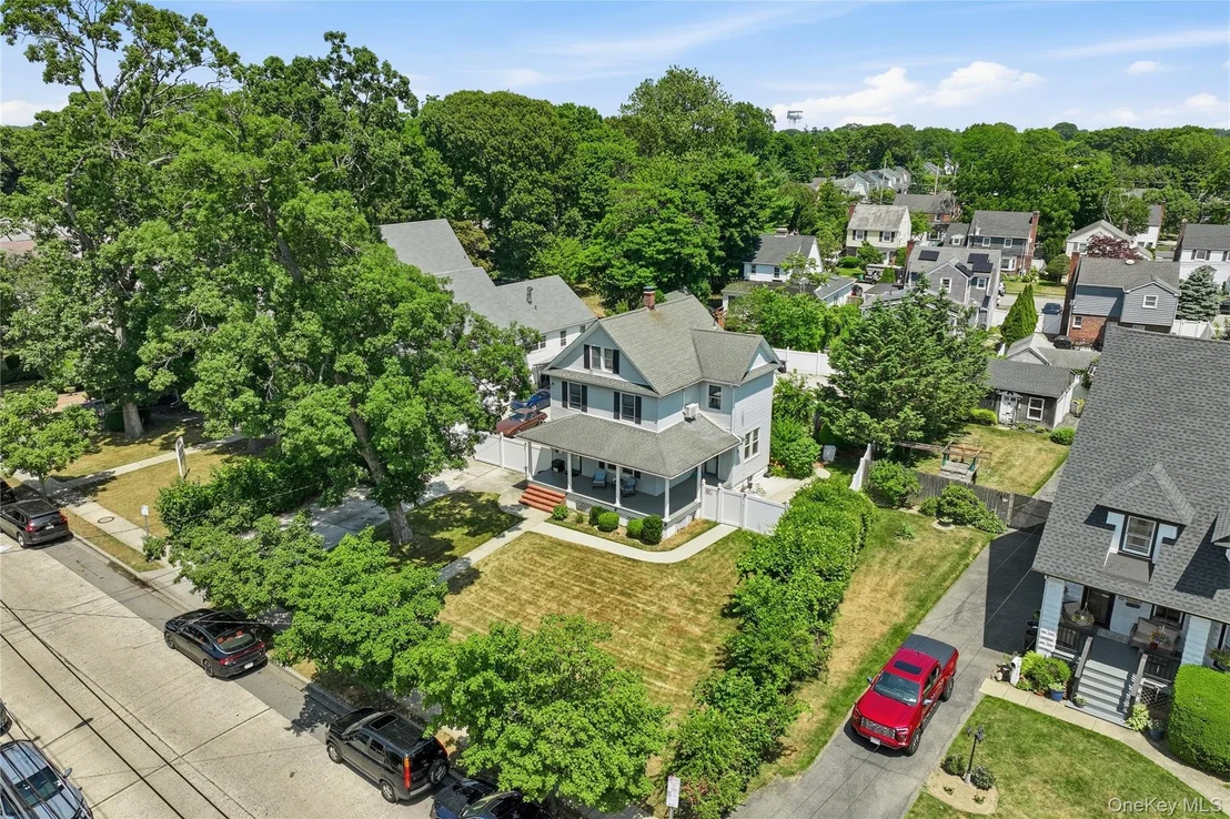 Photo of 2381 Harrison Avenue