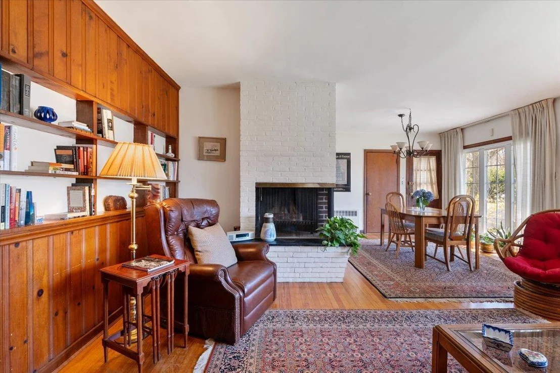 Photo of 808 De Mott Ave