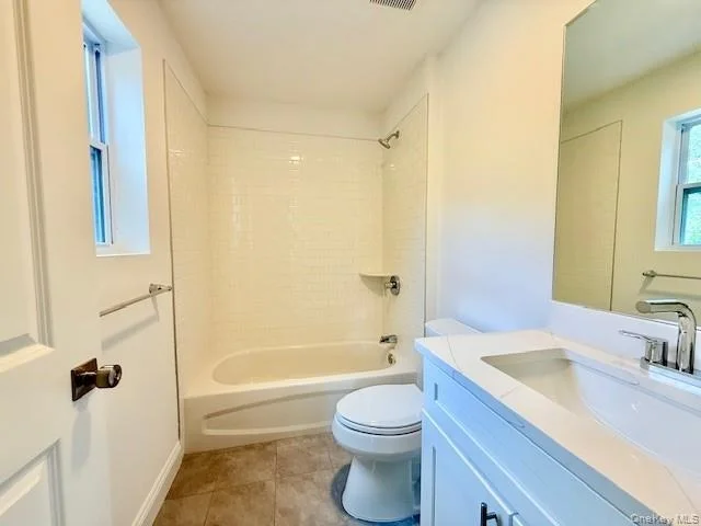Photo of 120 River Road