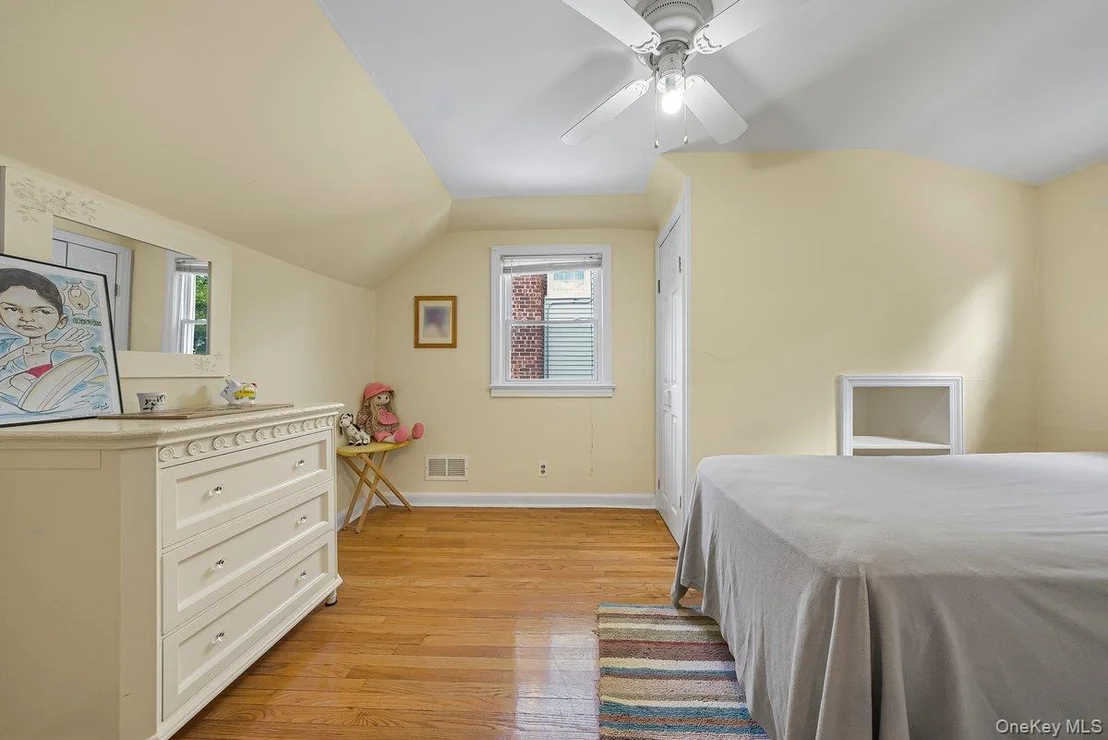 Photo of 104 Lefferts Road