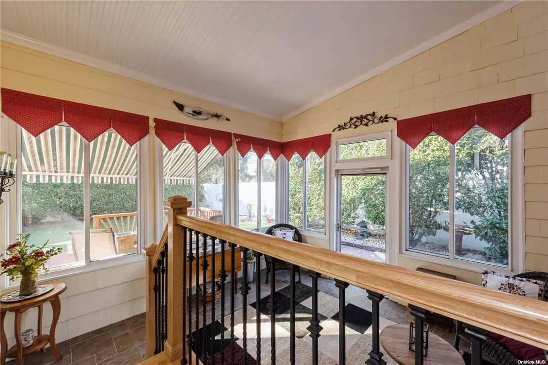 Photo of 9 W Roydon Drive
