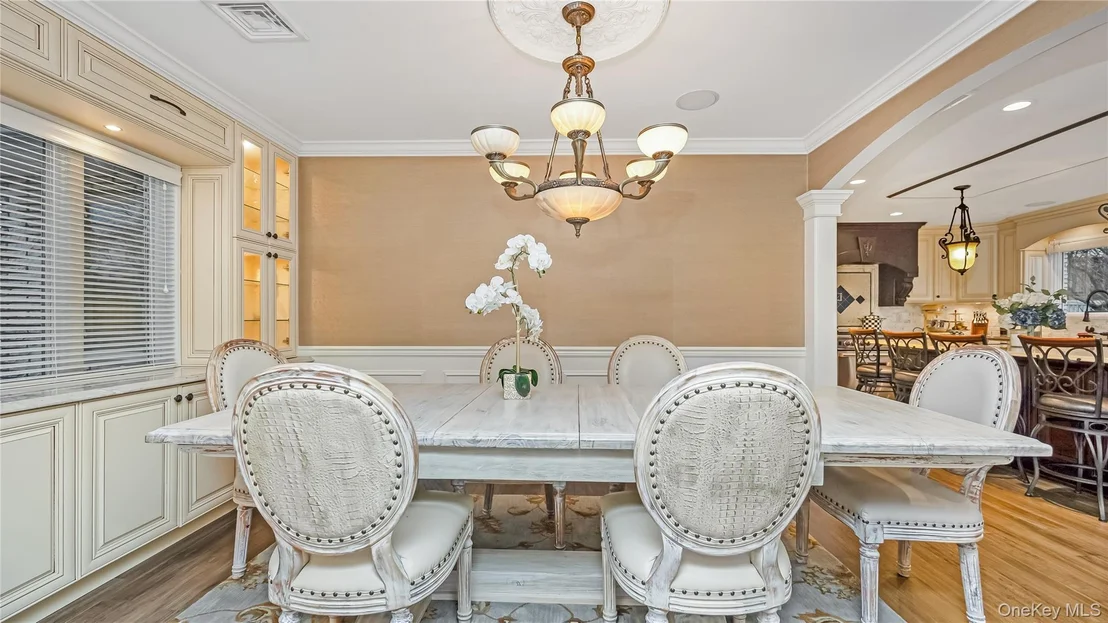 Photo of 2876 Shore Road