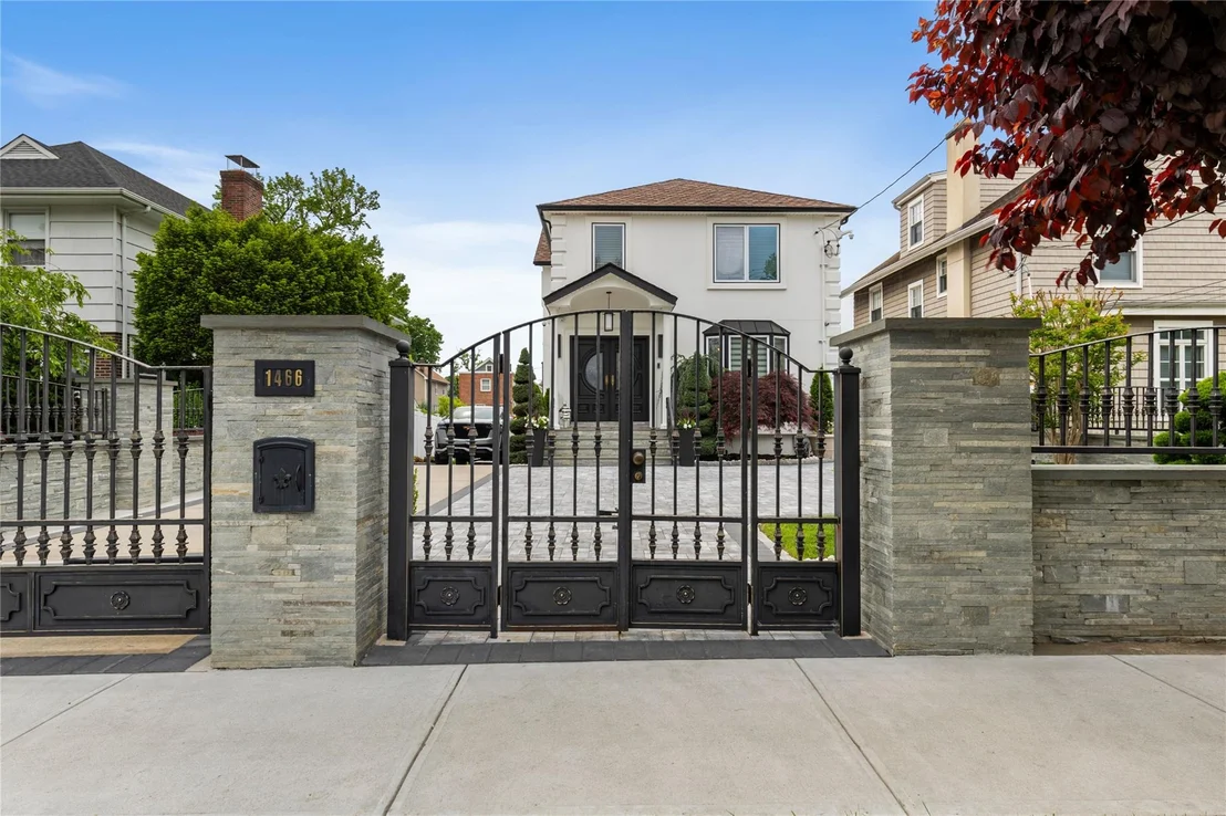 Photo of 1466 Dwight Place