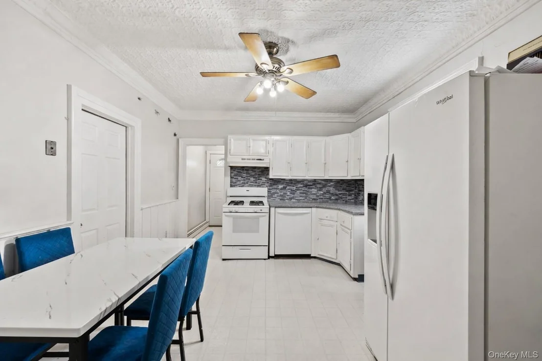 Photo of 19 W Maple Avenue