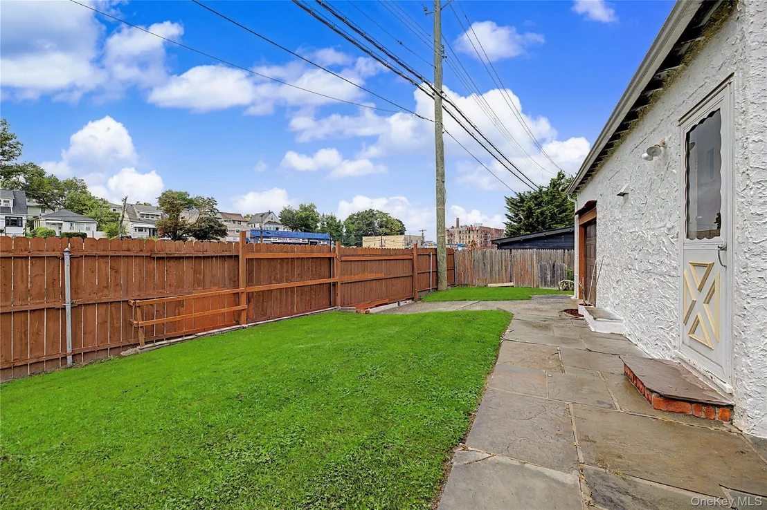 Photo of 25 Longmeadow Road