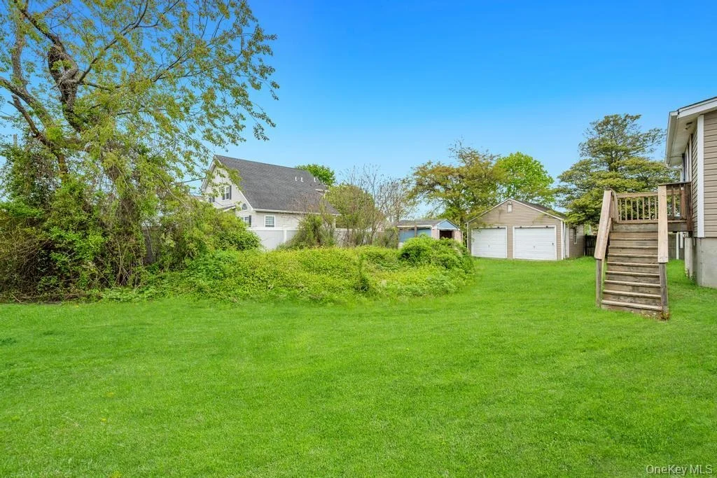 Photo of 446 Riviera Drive