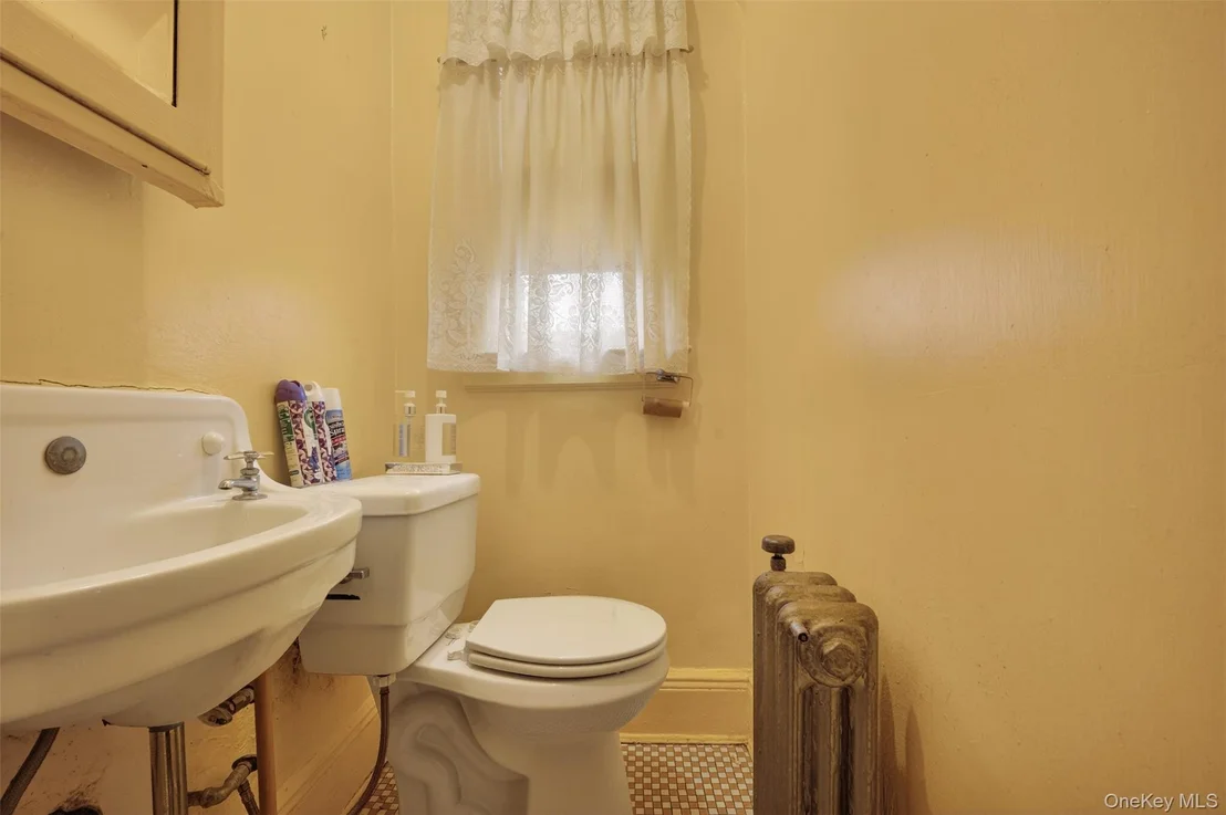 Photo of 3512 Utopia Parkway