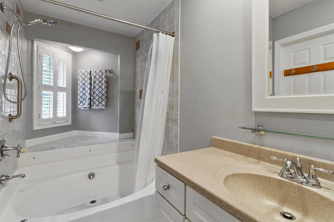 Photo of 8 Knoll View