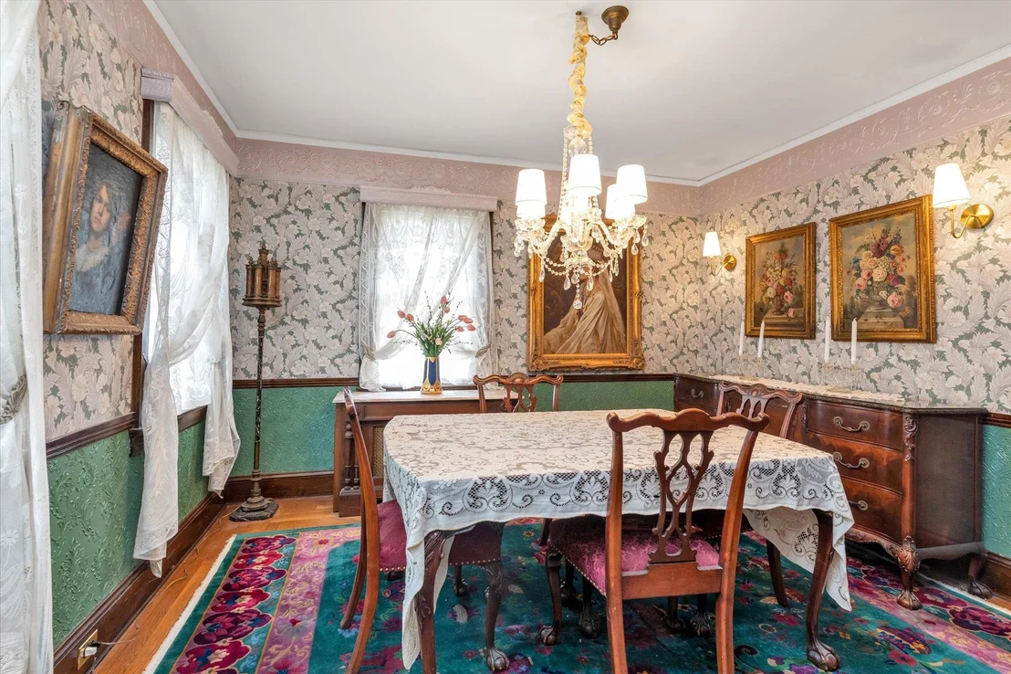 Photo of 2485 Park Avenue