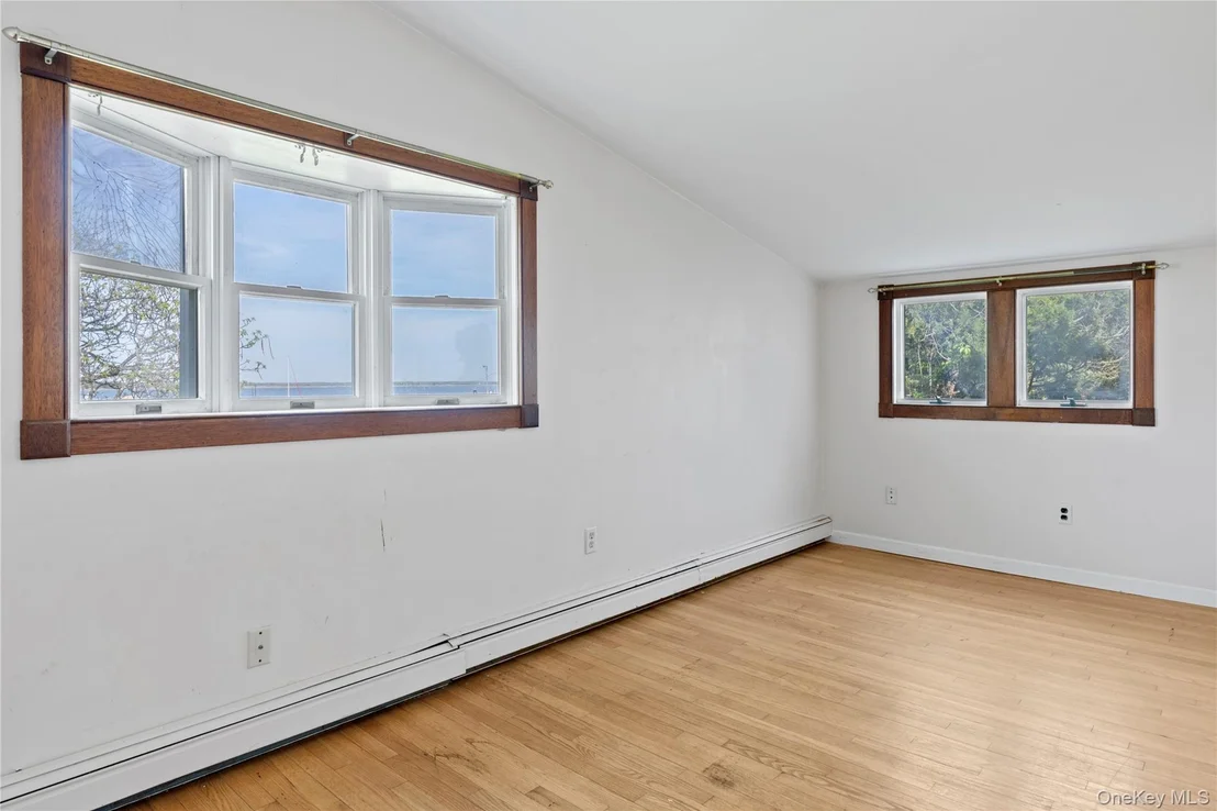 Photo of 4 Shore Road