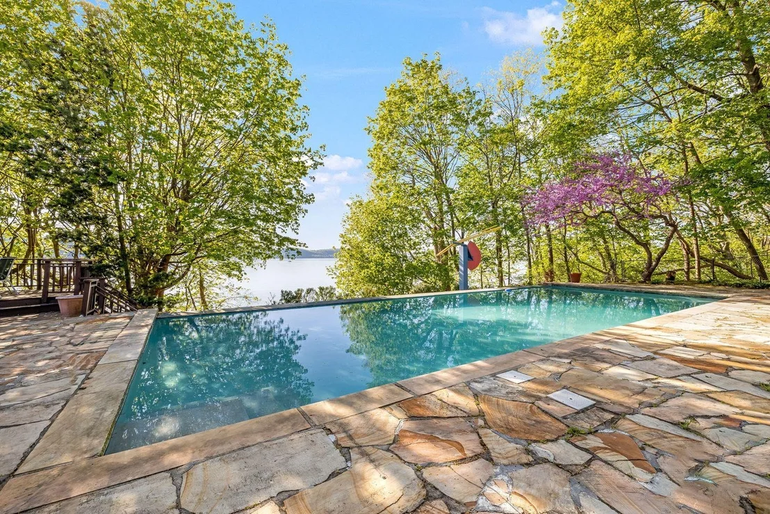 Photo of 444 River Road