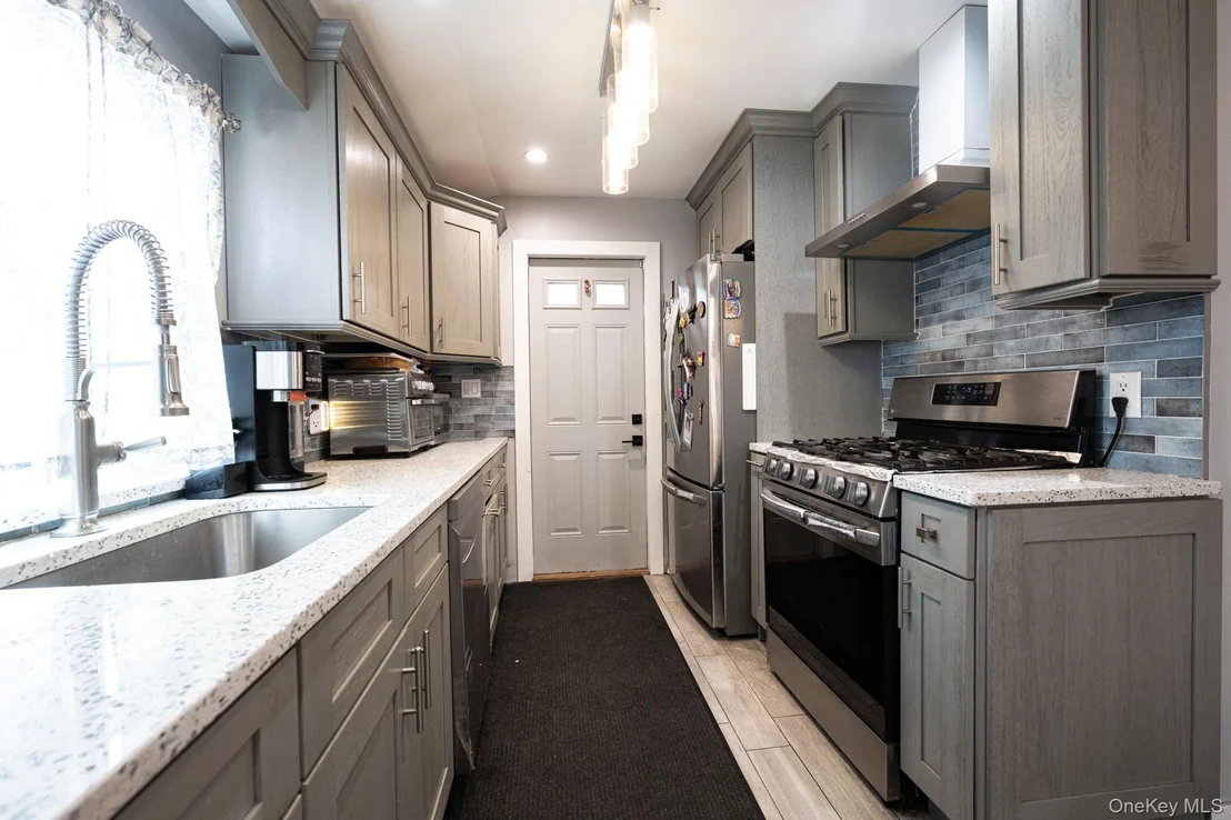 Photo of 13 E Walnut Street