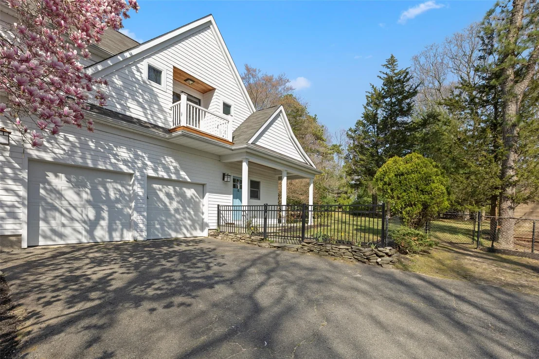 Photo of 7 Locust Avenue