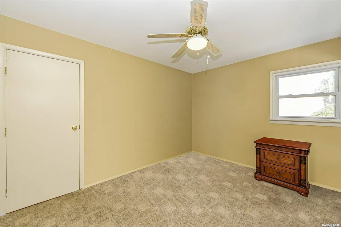 Photo of 15 Laurie Boulevard