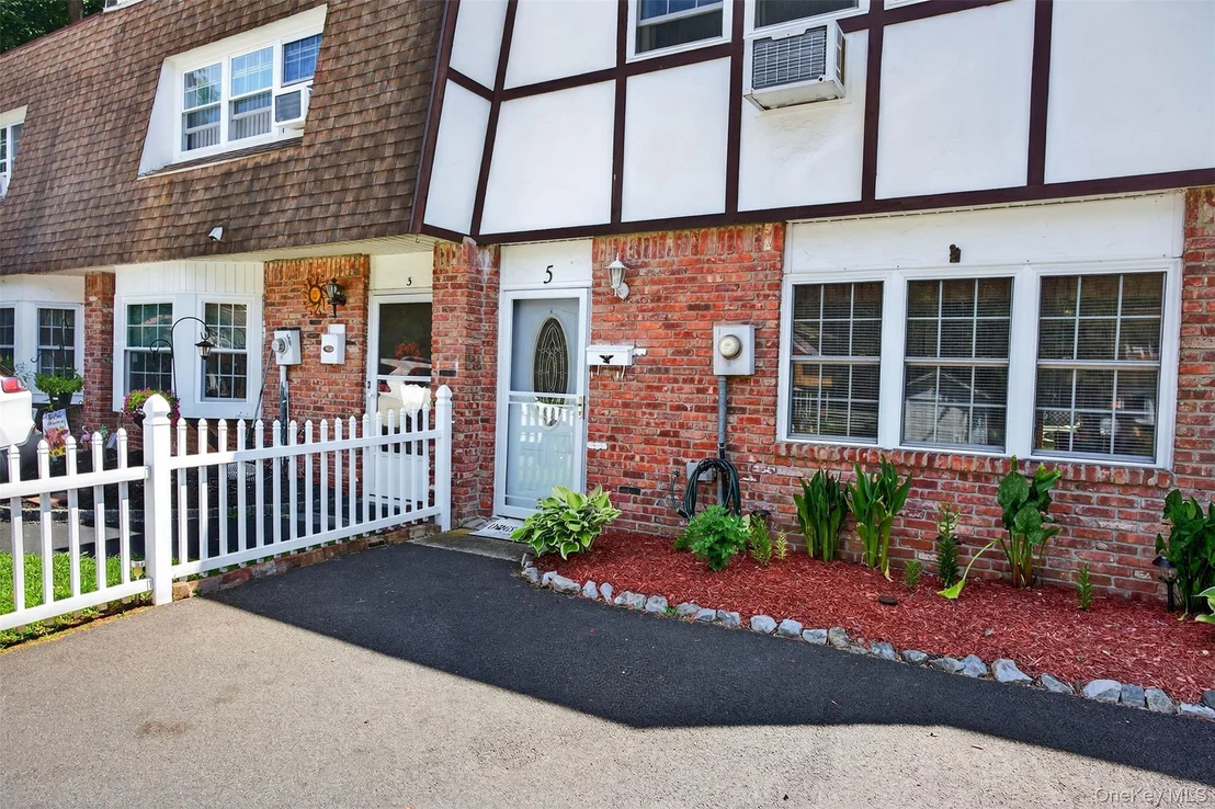Photo of 5 Roundtree Court