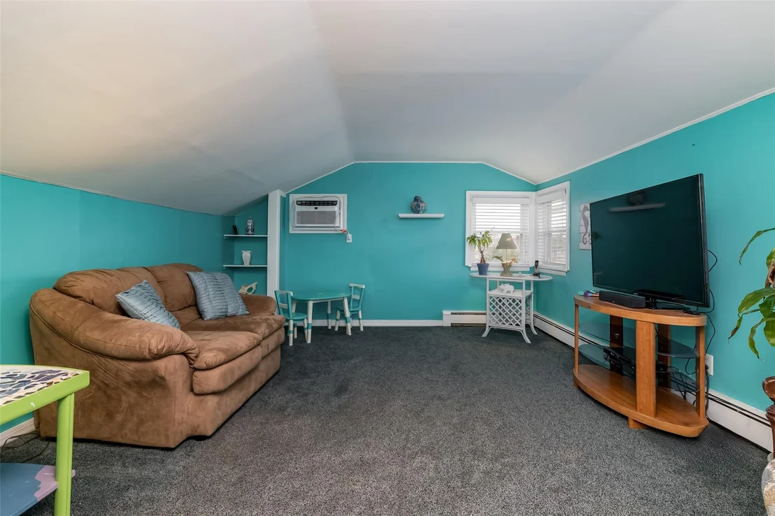 Photo of 196 Daniel Road N