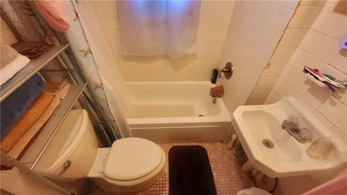 Photo of 166 Thompson Street