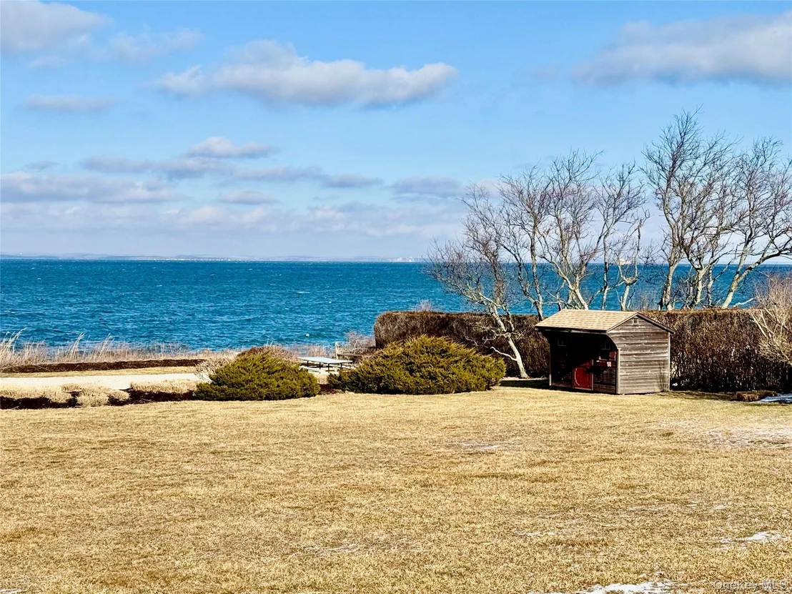 Photo of 350 Soundview Road