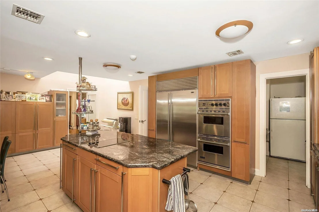 Photo of 35 Center Drive