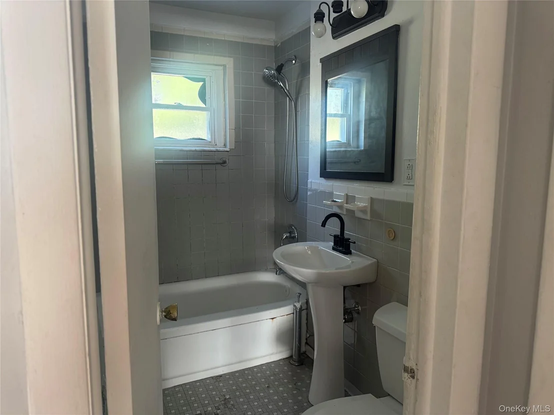 Photo of Unit F6 at 1879 Crompond Road