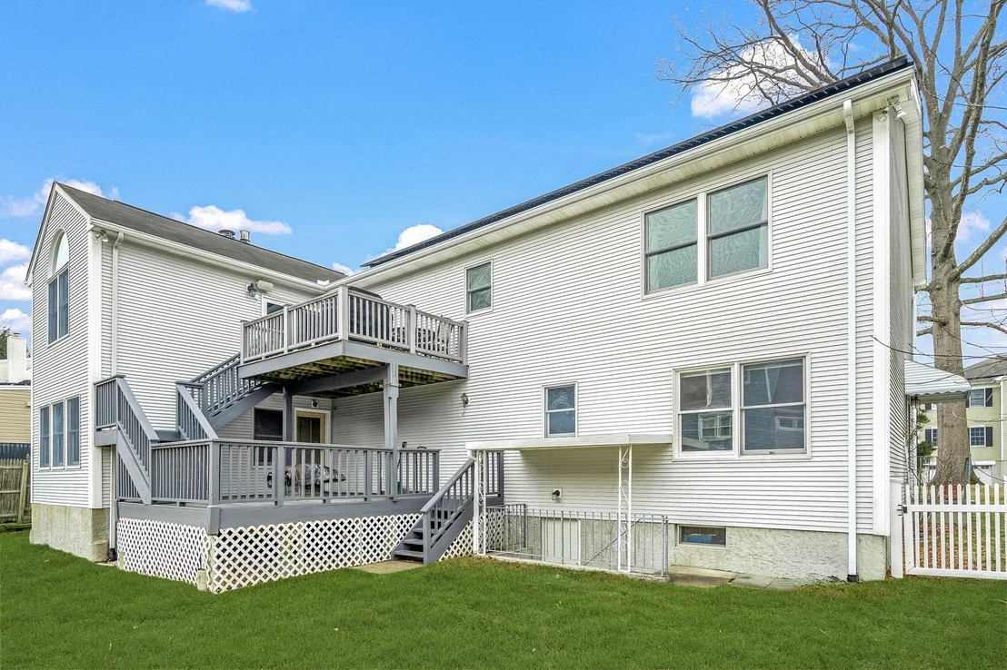 Photo of 9 Adelphi Avenue