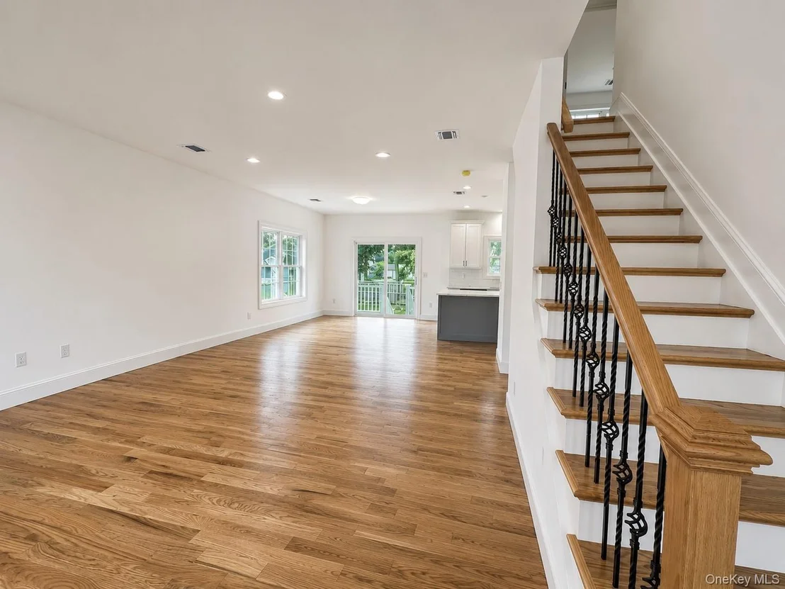 Photo of 7 Edgewater Drive