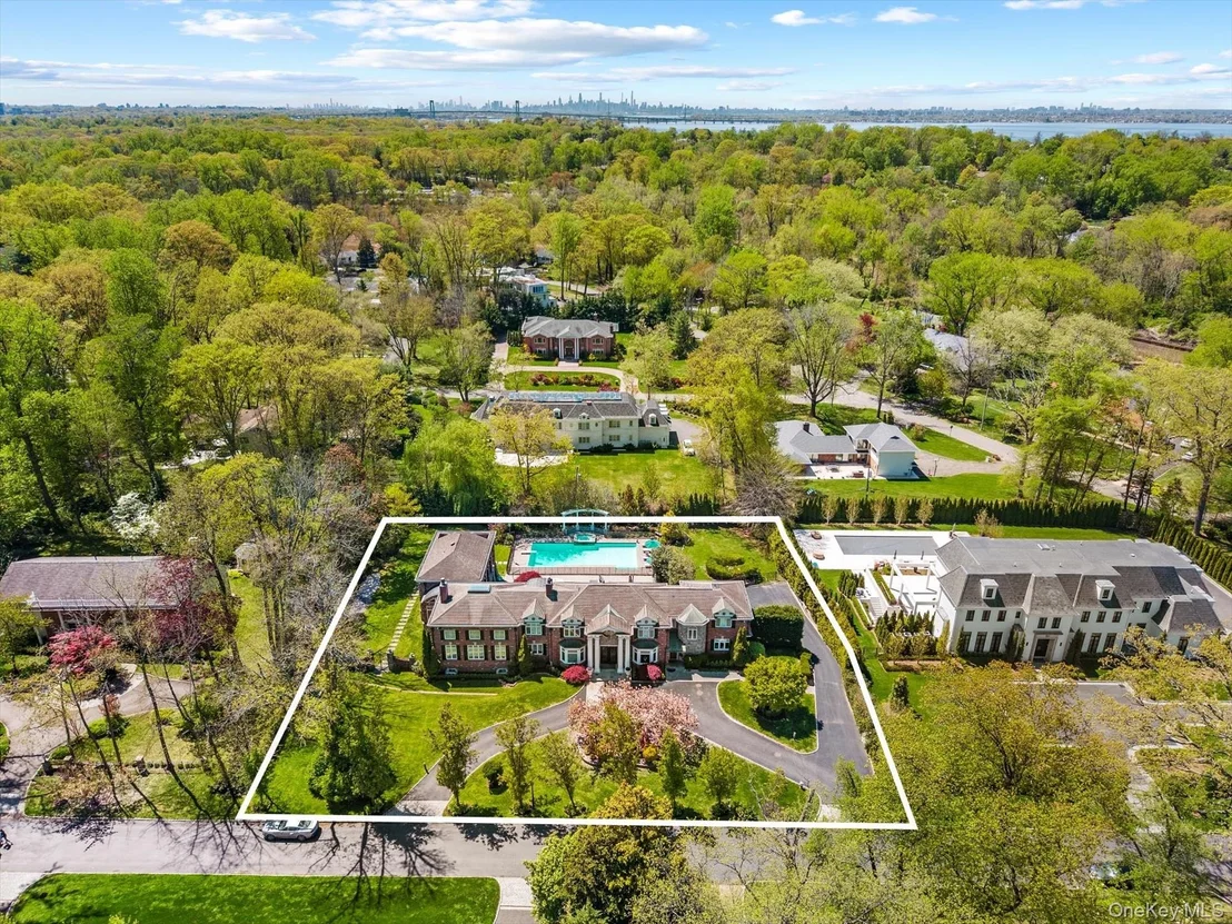 Photo of 10 Hemlock Drive