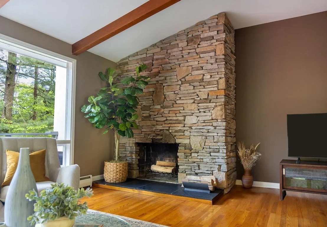 Photo of 80 Colonial Avenue