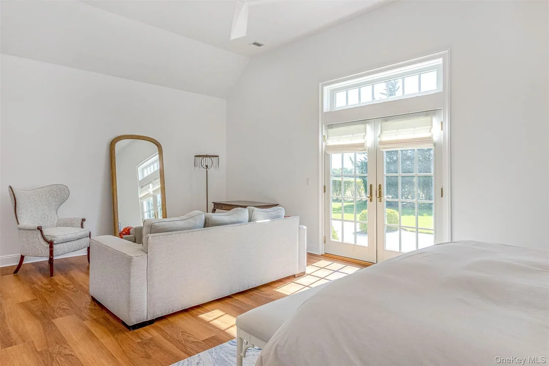 Photo of 350 Laurel Way