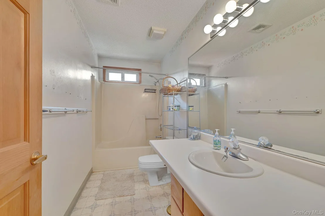 Photo of 19 Eagle Heights Place