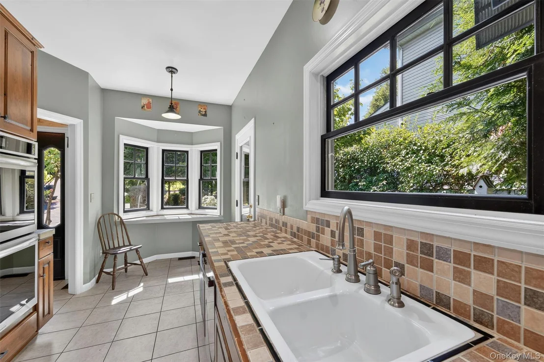 Photo of 708 Kossuth Place