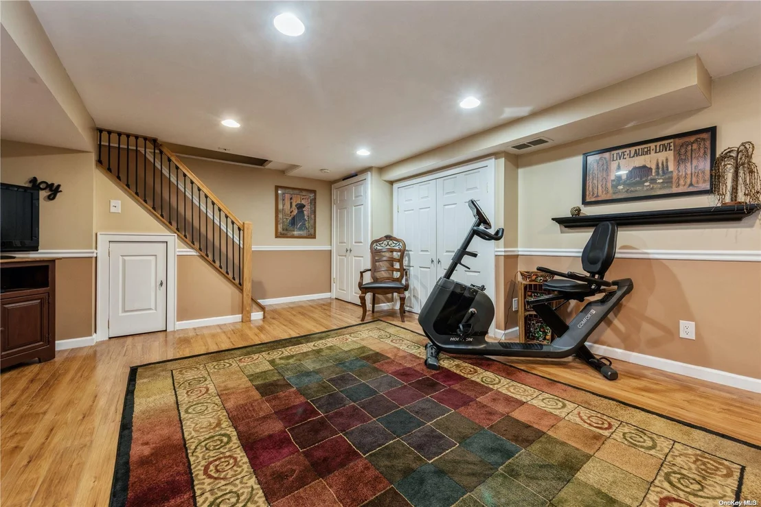 Photo of 9 W Roydon Drive