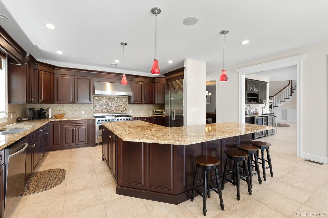 Photo of 65 W Bayberry Road