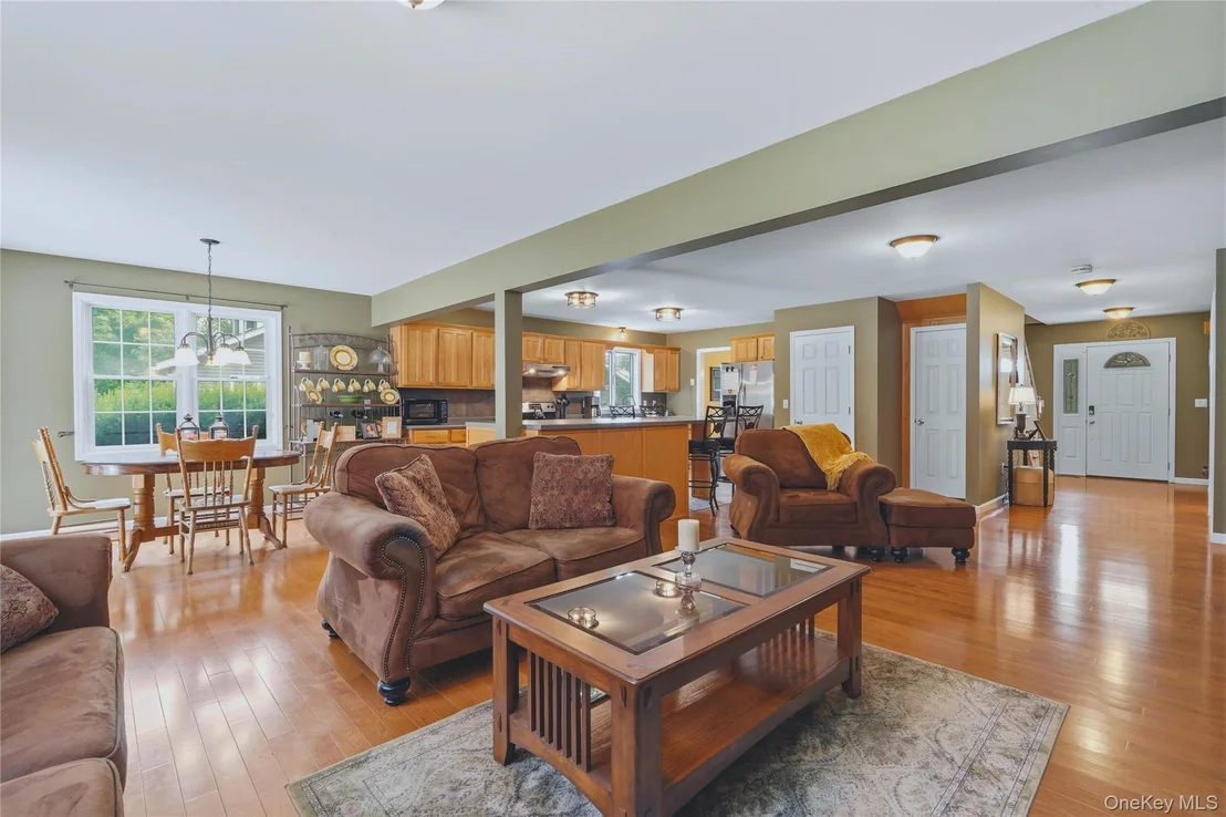 Photo of 302 Lakeside Road