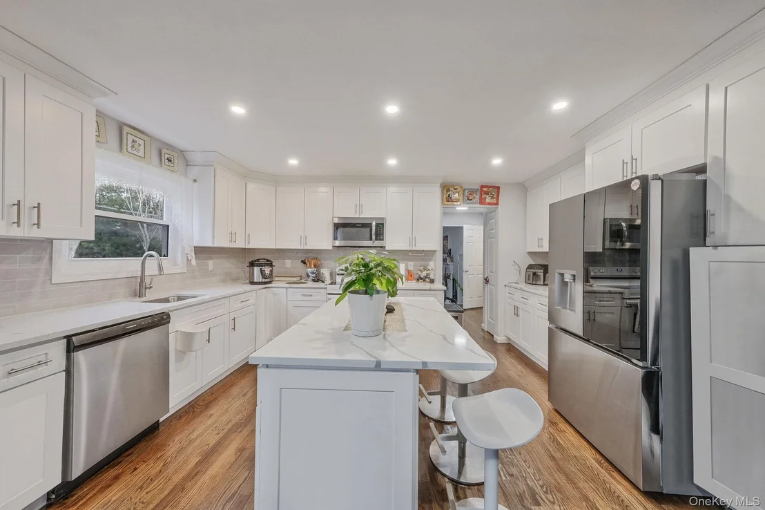 Photo of 231 W Woodside Avenue