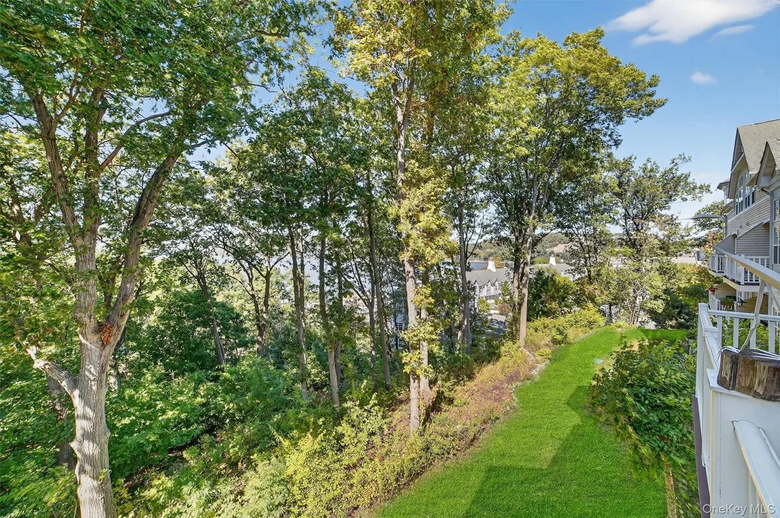 Photo of 527 Viewpoint Terrace