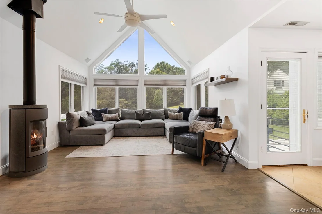 Photo of 33 Hillandale Road