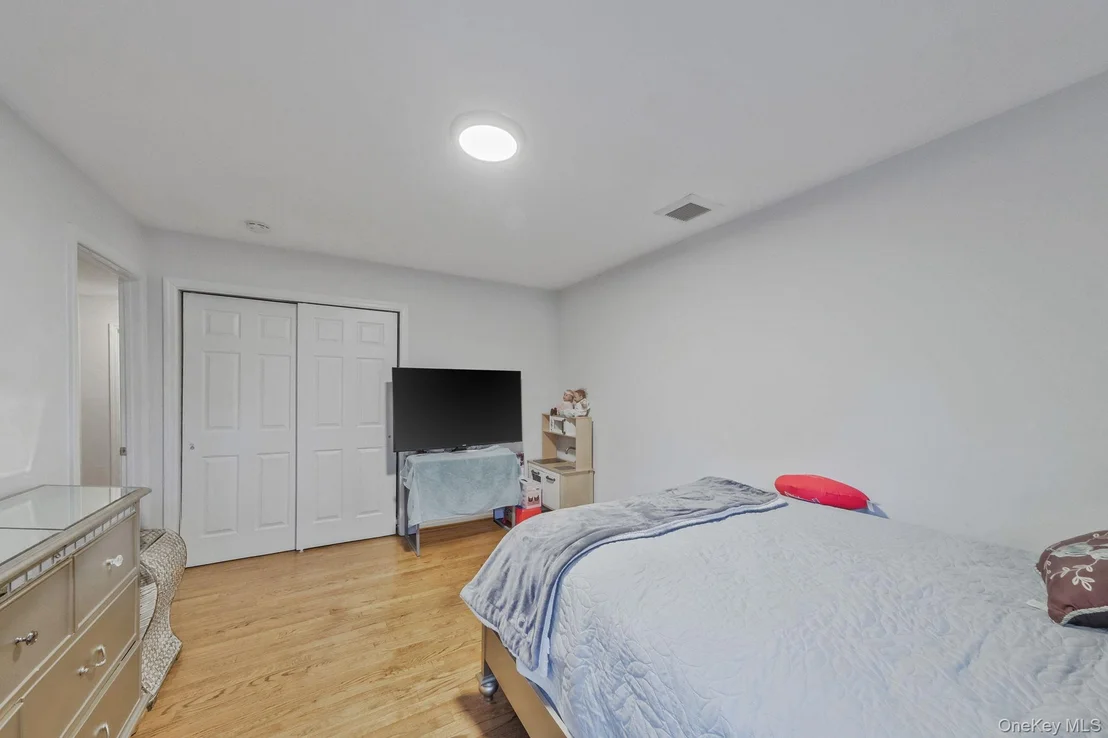 Photo of 231 W Woodside Avenue