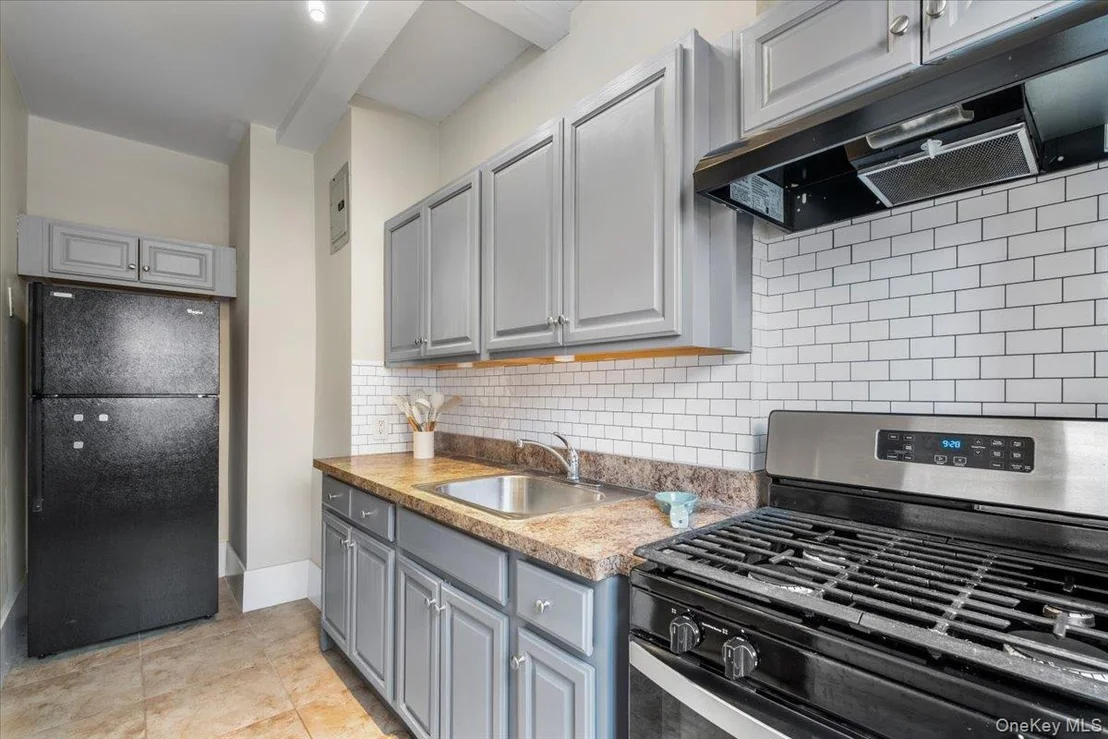 Photo of Unit 3A at 824 Bronx River Road