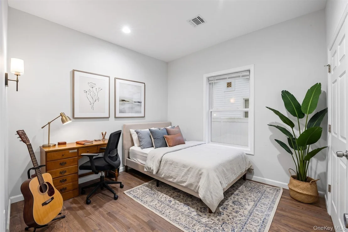 Photo of 20 Cedar Road E