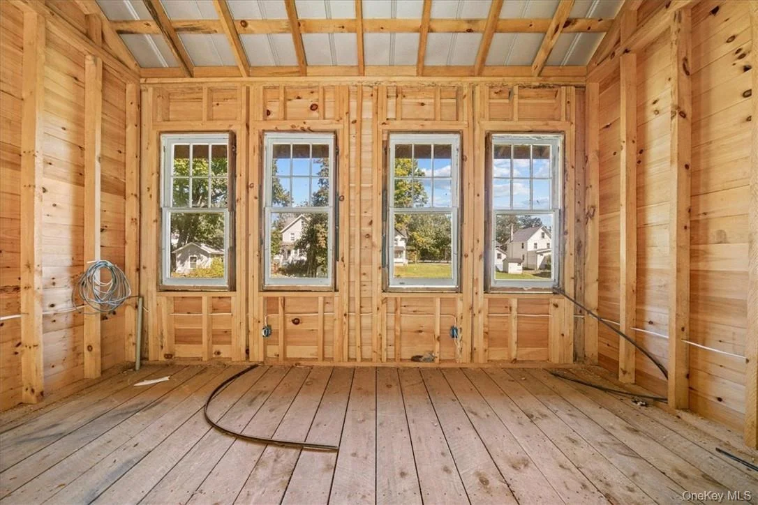 Photo of 2585 River Road