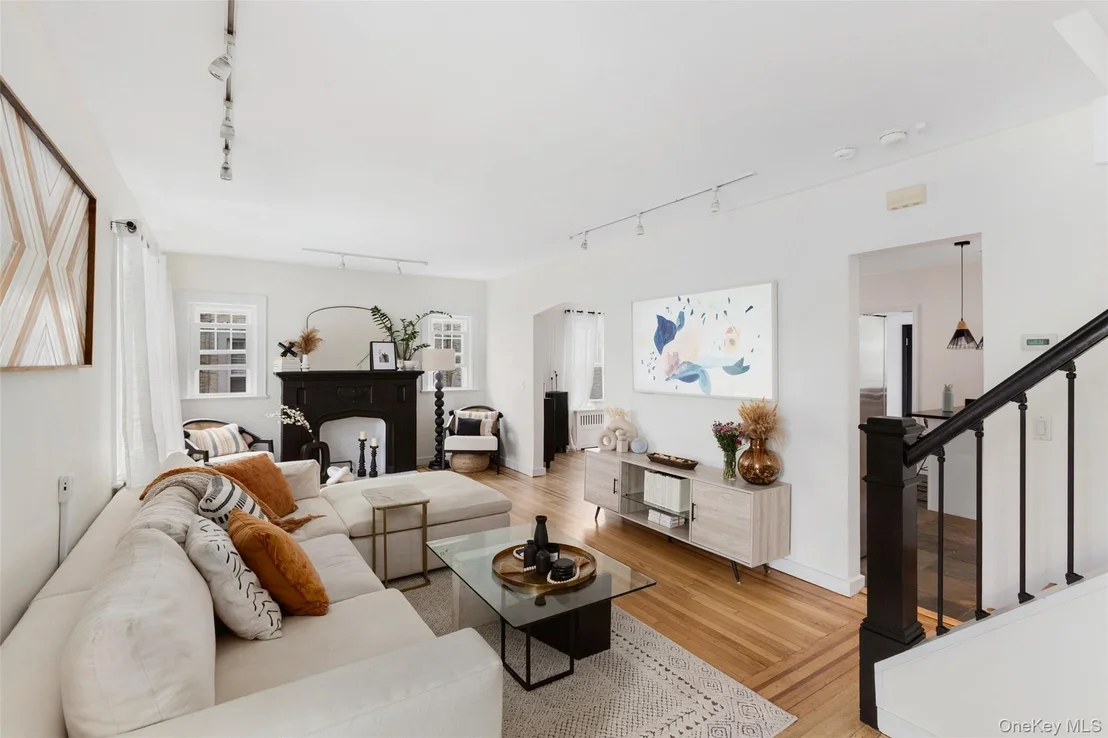 Photo of 32 Central Parkway