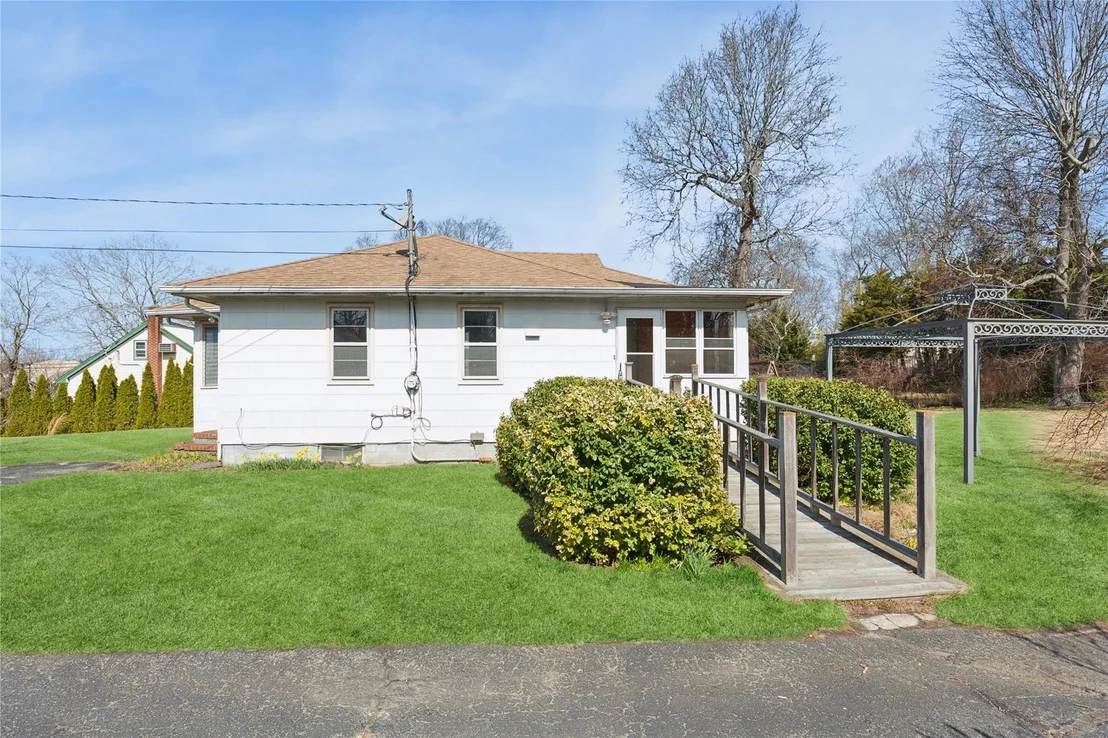 Photo of 1504 Roanoke Avenue