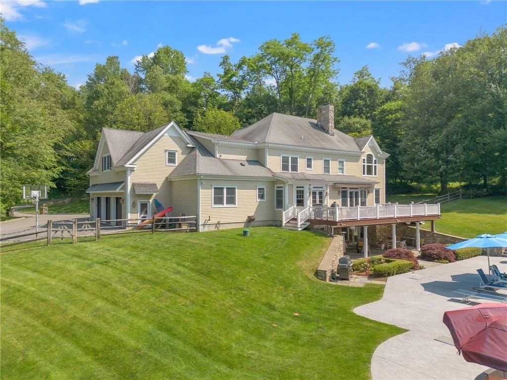 Photo of 696 Cross River Road