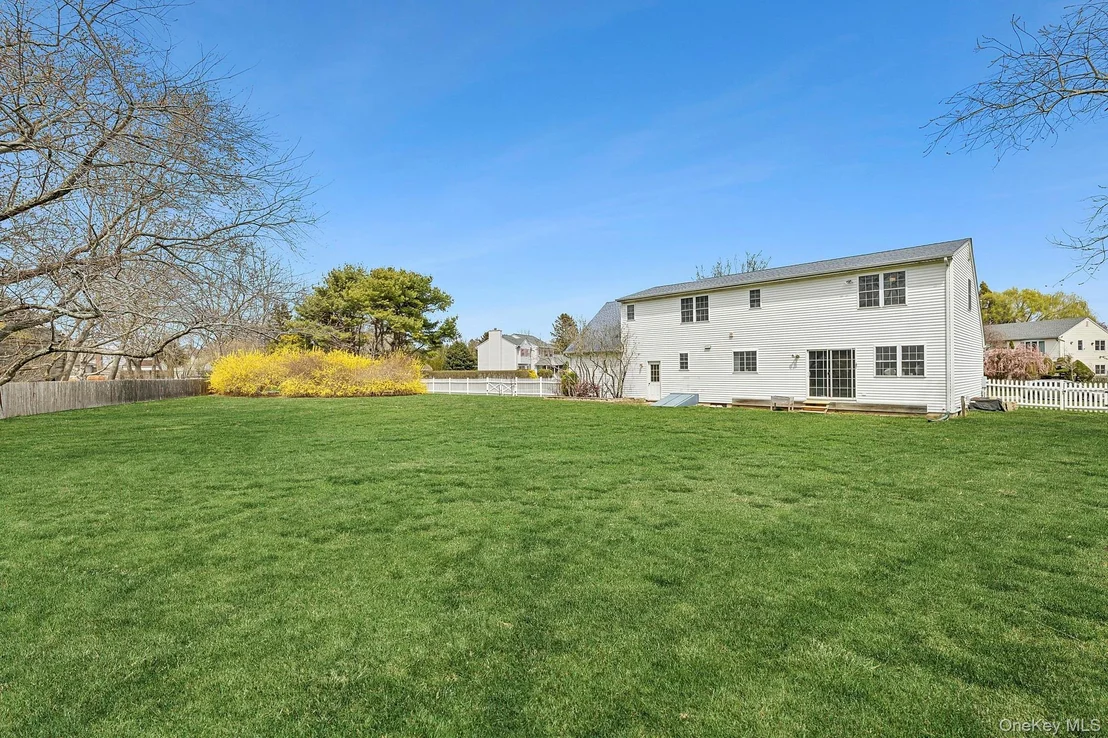 Photo of 240 Lisa Drive